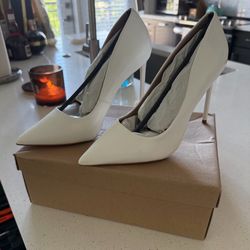 Steven Madden White Heels - Size 9 (BRAND NEW)