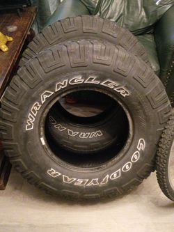 2 Tire  LT285/75R16