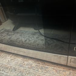 Insignia Microwave
