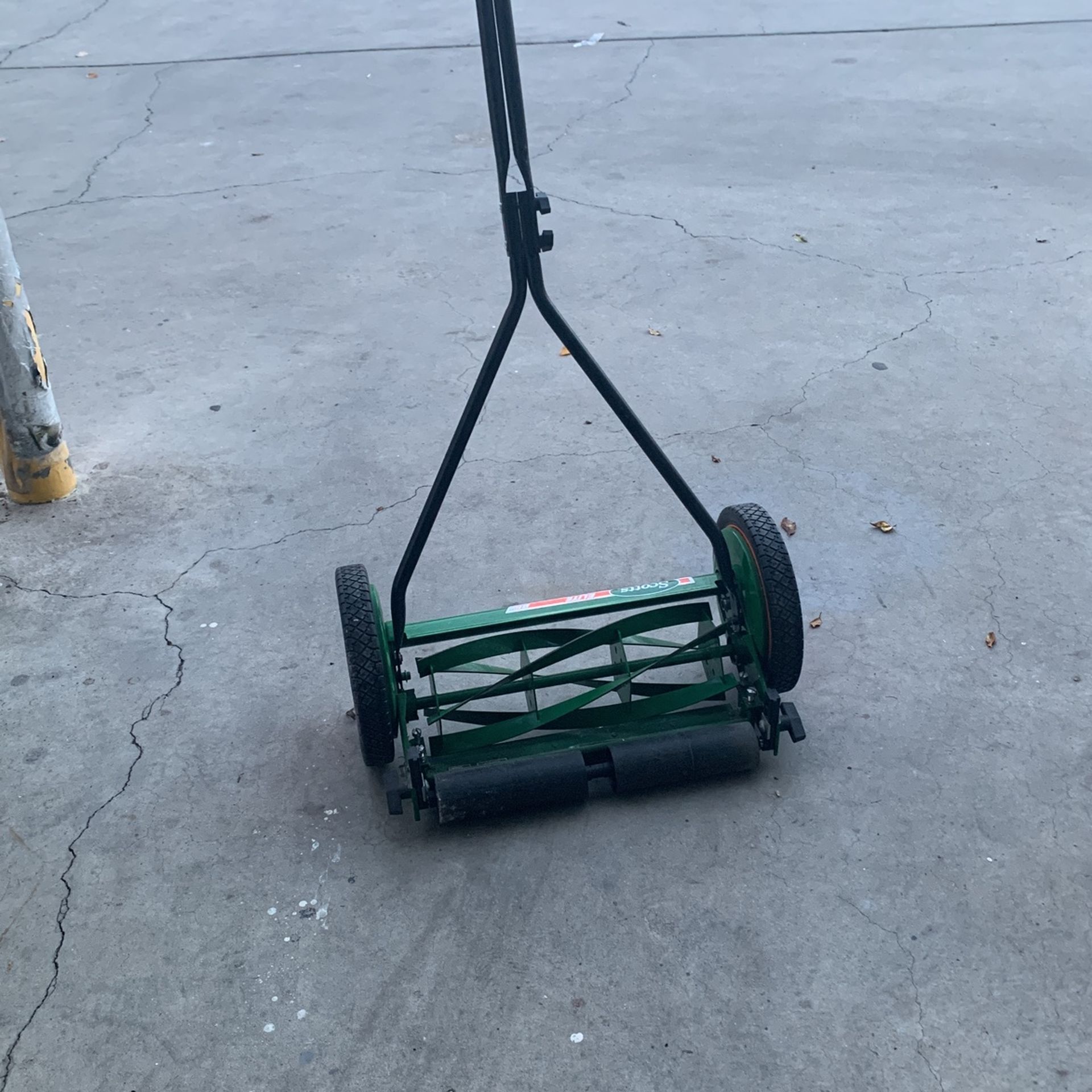 Brand New Scotts Elite 16” Push Lawnmower 