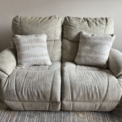 Lazy boy Reckoning Love Seat Clean 