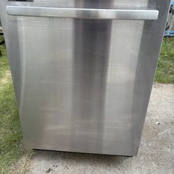 24” Inch Amana Dishwasher. .