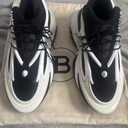 Balmain Men's Unicorn Sneaker Low Top Black/White BN1VF724 