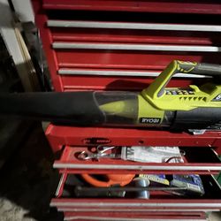 RYOBI 135 MPH 440 CFM 8 Amp electrical leaf blower