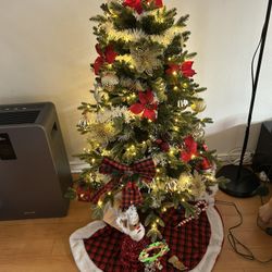 [Moving Sale] Costco Christmas Tree And decoration