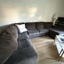 Edenfield 3-Piece Sectional with Chaise - FREE!!!