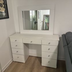 Vanity Desk With Mirror