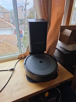 iRobot Roomba Robot Vacuum i3