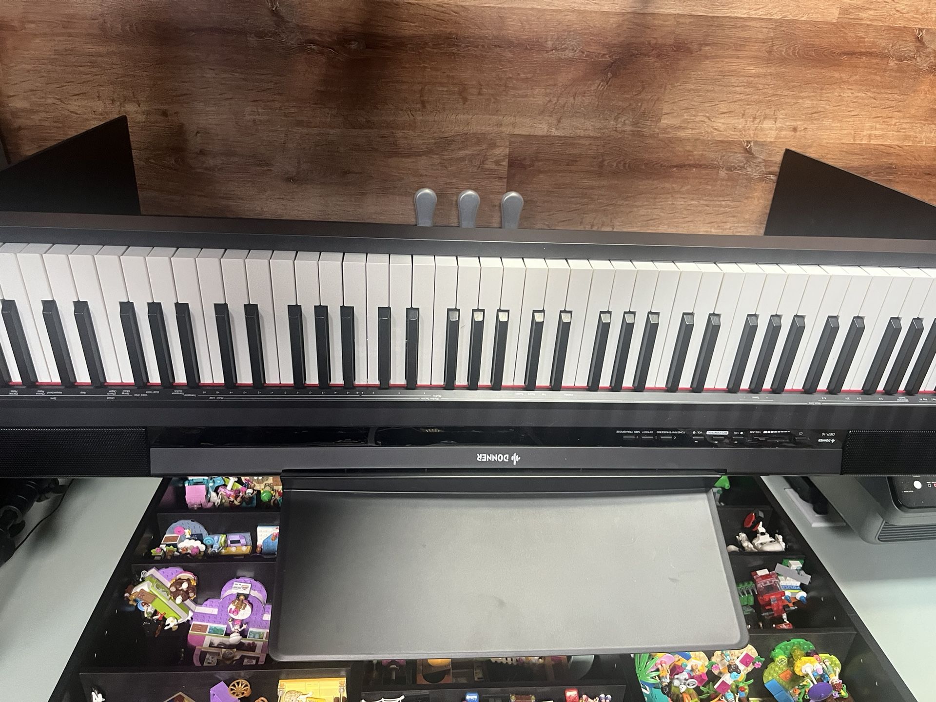 Keyboard With Piano Keys And Bench 