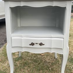 Vintage End Table / Nightstand