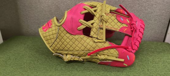 Baseball 11.75 softball glove 12.75