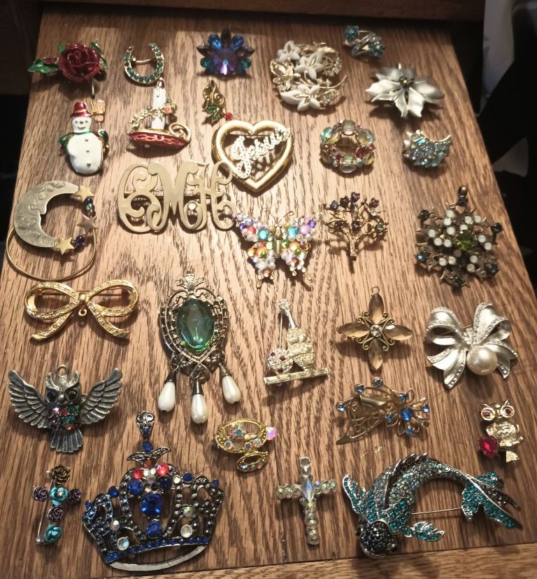 30 Vintage Brooch Pins