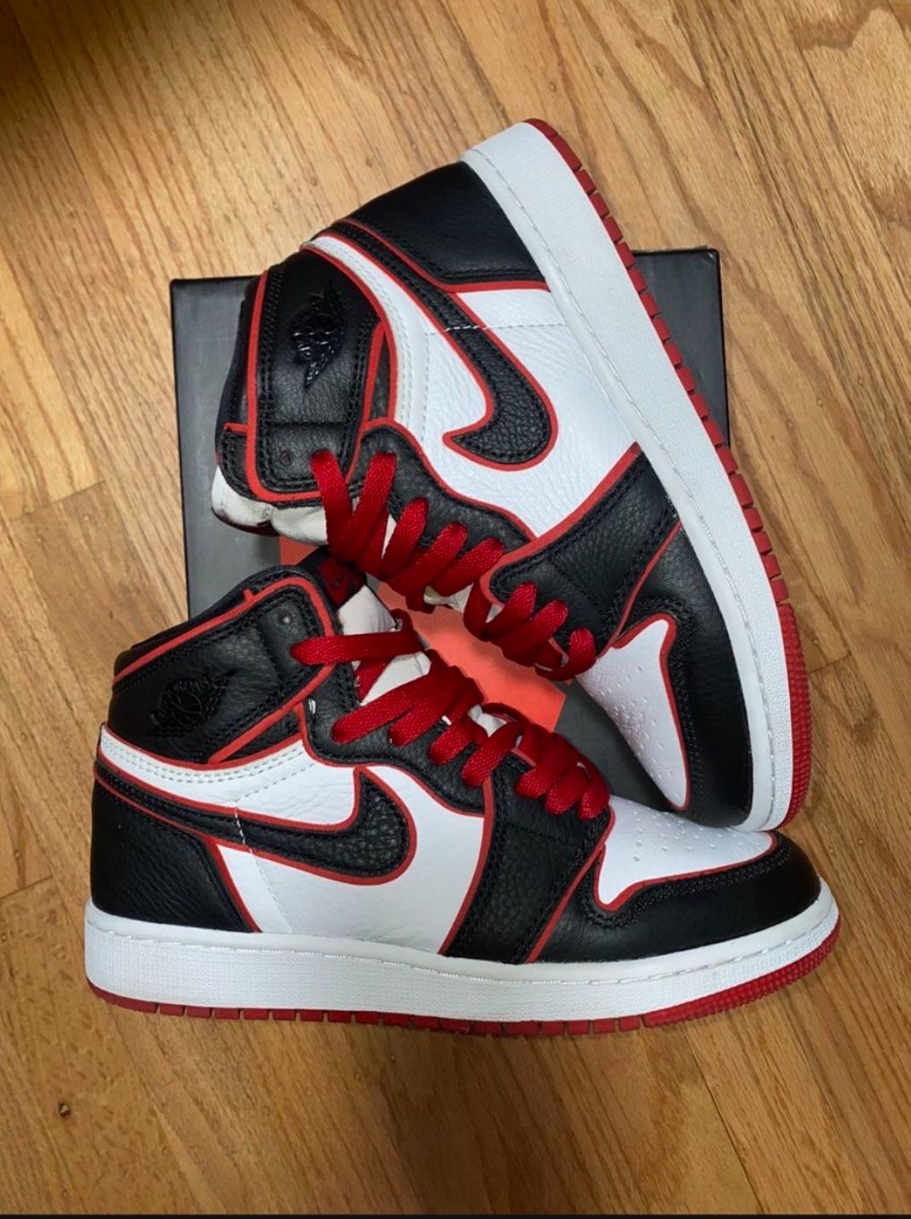 Jordan 1 “Bloodline” 7Y/8.5W