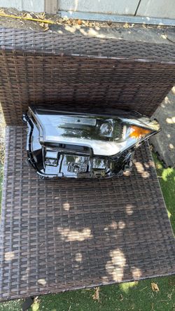 2024 to 2026 Toyota Tacoma driver side headlight OEM Good condition