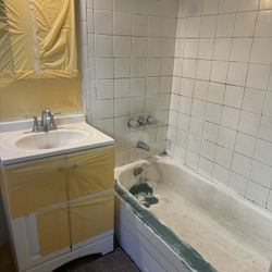 Bathtub & Vanity Reglaze 