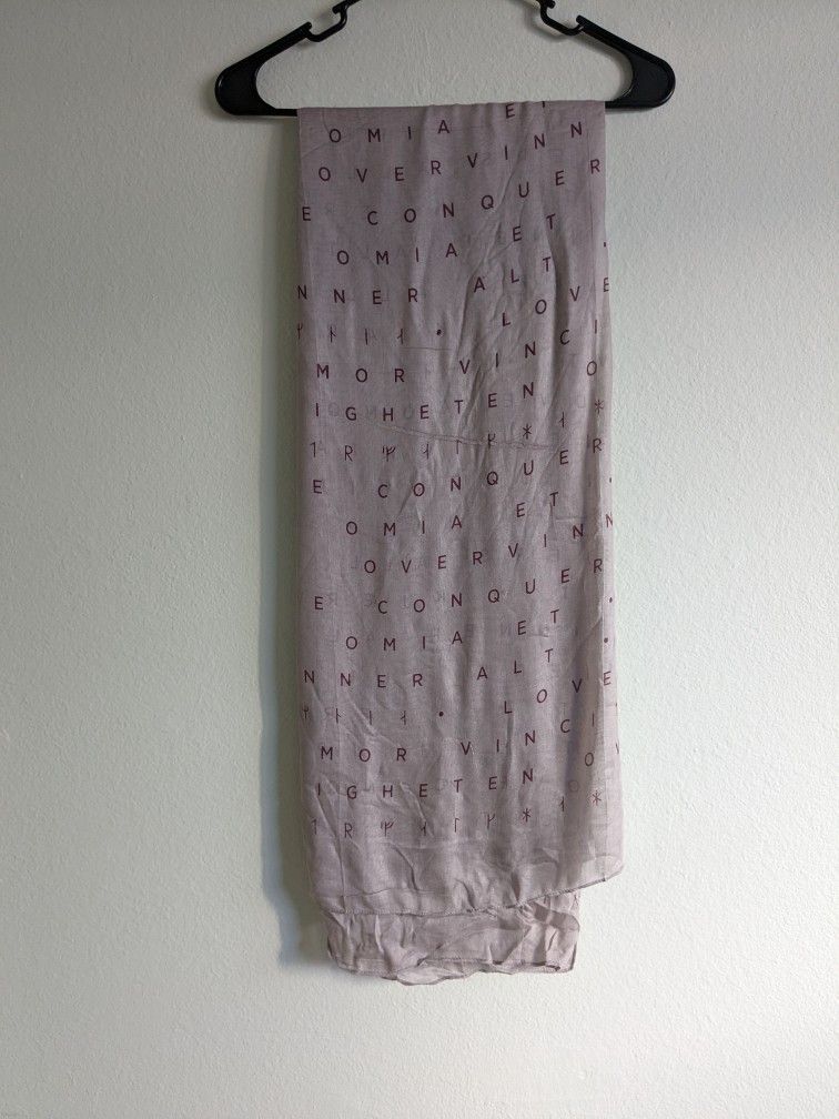 "Love Conquers All" 100% Micro Modal Bryggens Museum Large Scarf Shawl 80"x 40". Incredibly Soft Norway Design! "Amor Omnia Vincit".
Color: Pale Pink