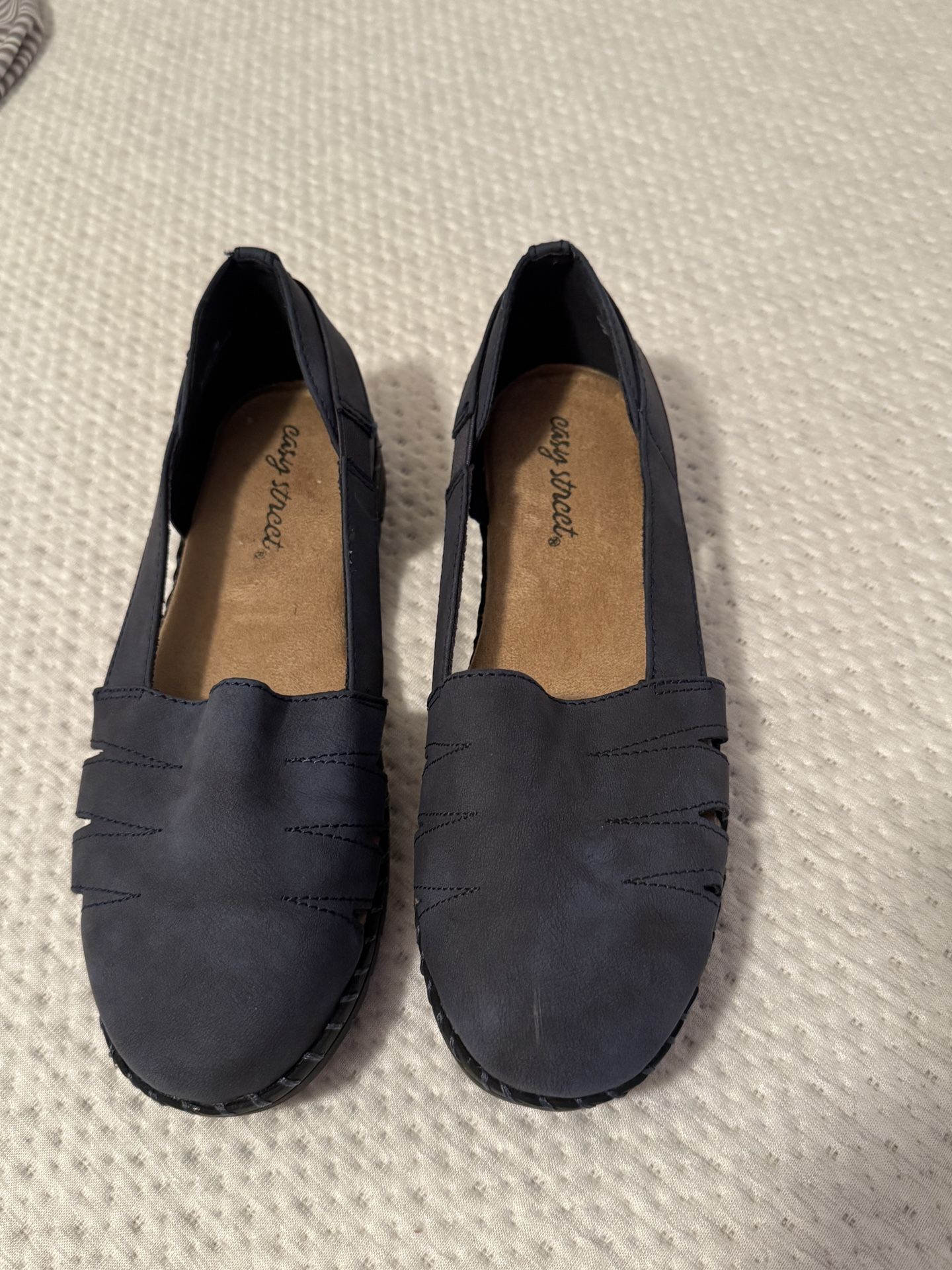 WOMENS Easy Street Like New Size 7 Medium Navy Slip On Shoe