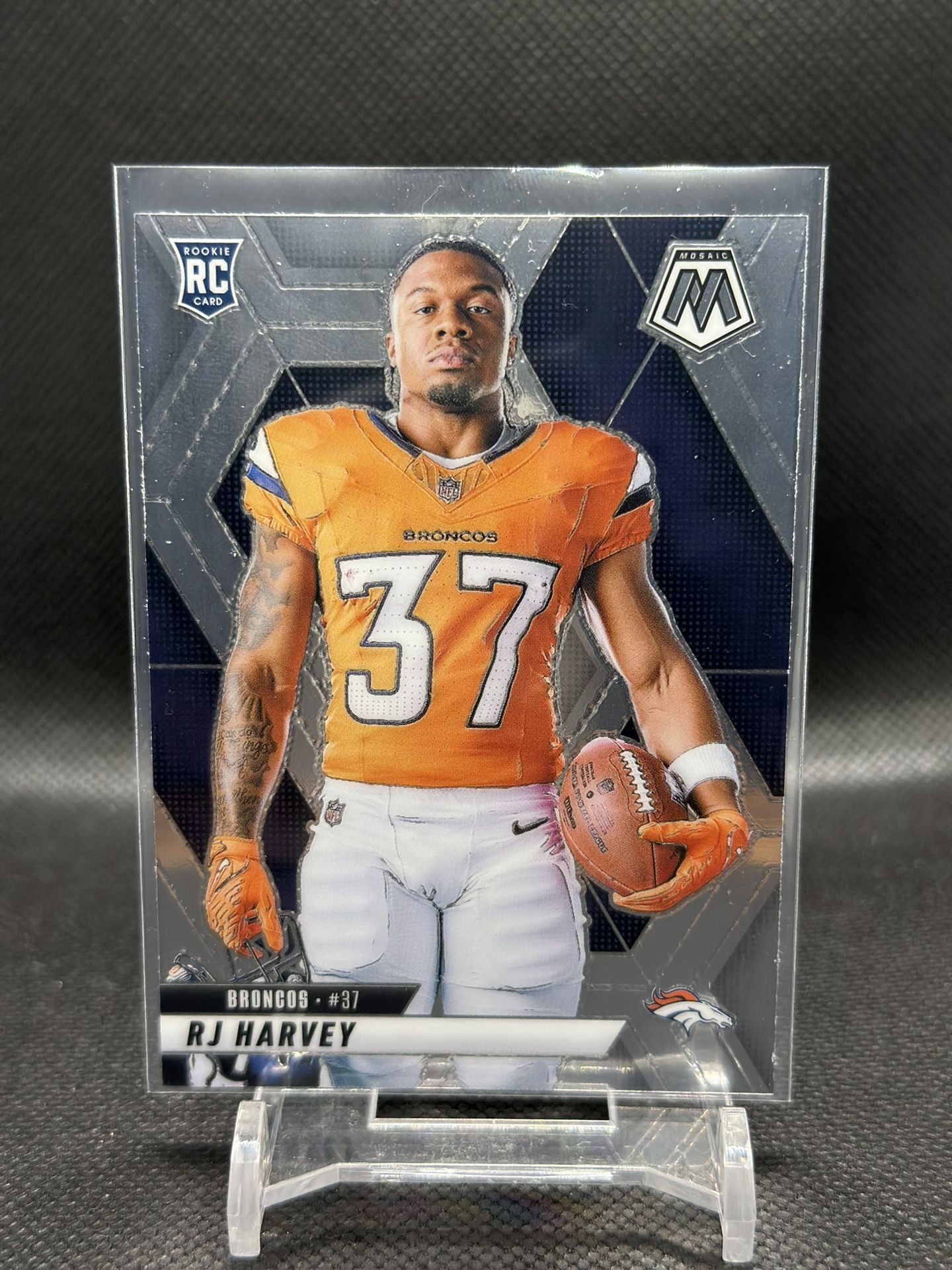 π₯2025 Panini Mosaic #284 RJ Harvey (RC) Photo Variation Denver Broncos!!!