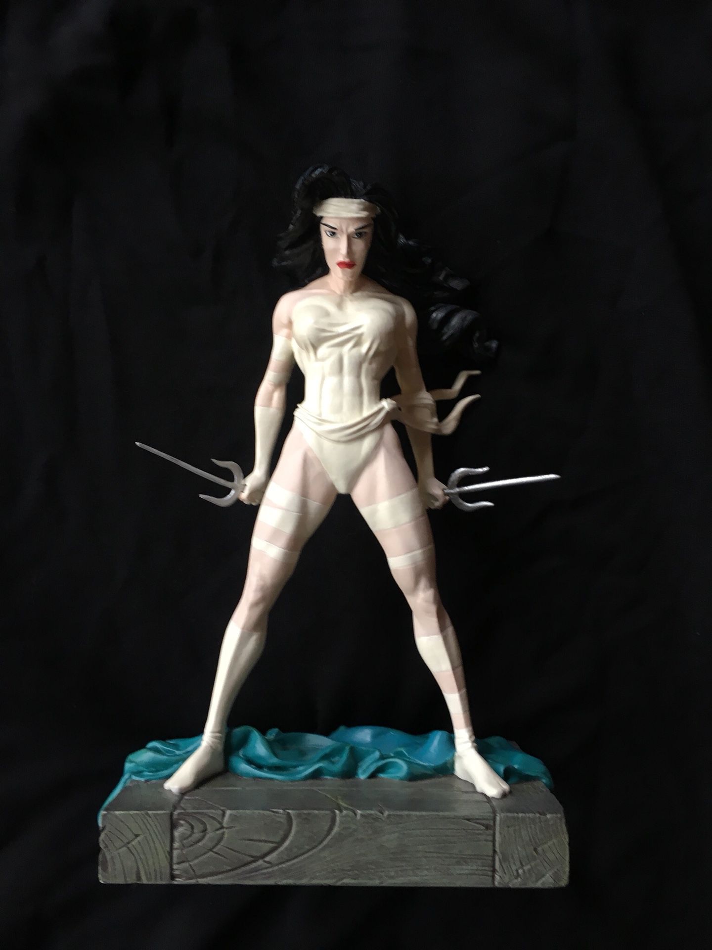 1996 MARVEL Limited Edition Elektra Sculpture - White #214/250