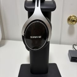 Shure SRH1540 Closed Back Headphones + New With Accessories