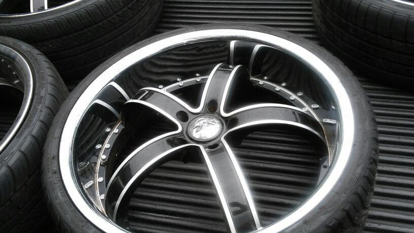 22" INCH XXR 523 WHEELS AND TIRES.