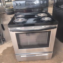 FRIGIDAIRE ELECTRIC STOVE 