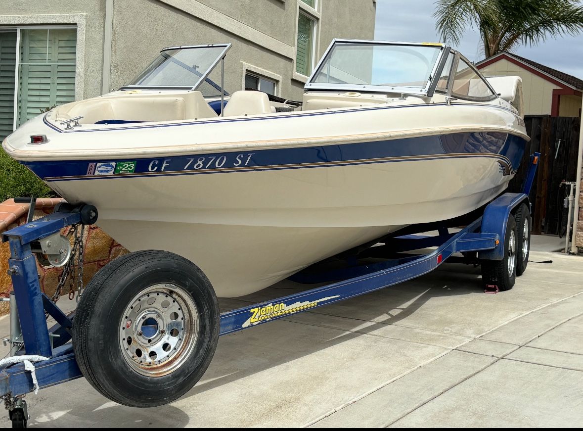 Amazing boat With Trailer Low Price