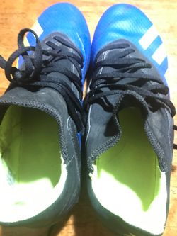 Outdoor soccer shoes