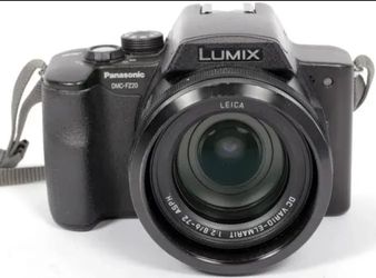 Panasonic Lumix FZ20 superzoom digital camera 4.9MP 2 batteries +2 chargers + 2gb SD card