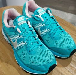 NIKE Fitsole women's size 9
