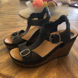 Lady’s Wedge Sandals