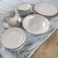 21 Piece Modern China + Table Institute Inc. Set