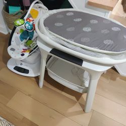 MamaRoo Rocking Bassinet, Bassinet Basket, And Rocking Swing Bundle 