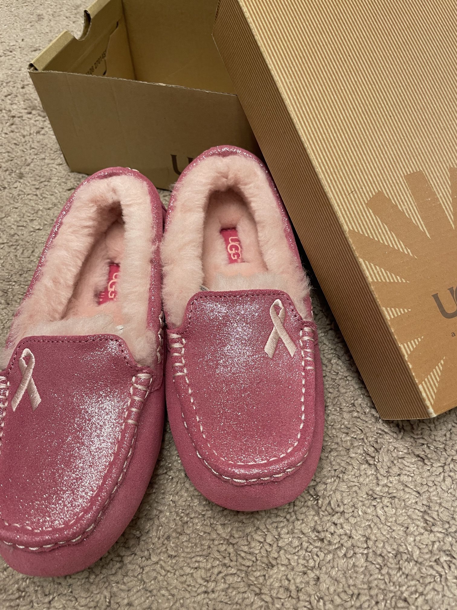 limited edition Breast Cancer Awareness Uggs Sz 6
