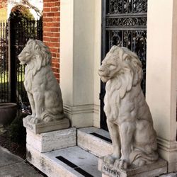 Lion Statue 