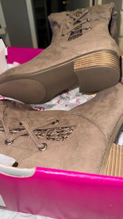 Sloth tan side calf boots size 8W wide calf