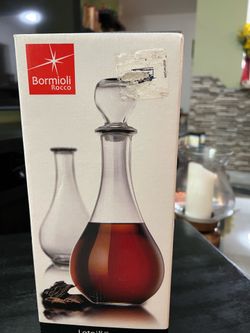 GLASS DECANTER