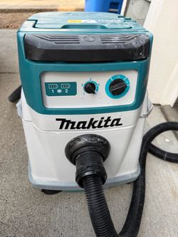 Makita Cordless 18V ( 2 Batteries ) Hepa Vacuum