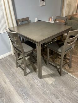 . Beautiful Gray Table + 4 Chairs — Like New!