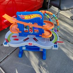 Hot Wheels Table