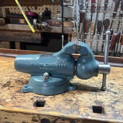 Vintage Wilton Vise (1946 Post-War Model)