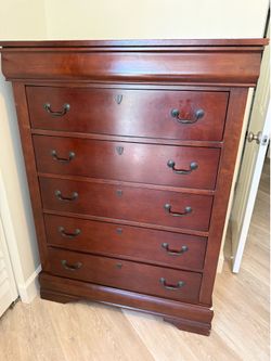 Men’s dresser