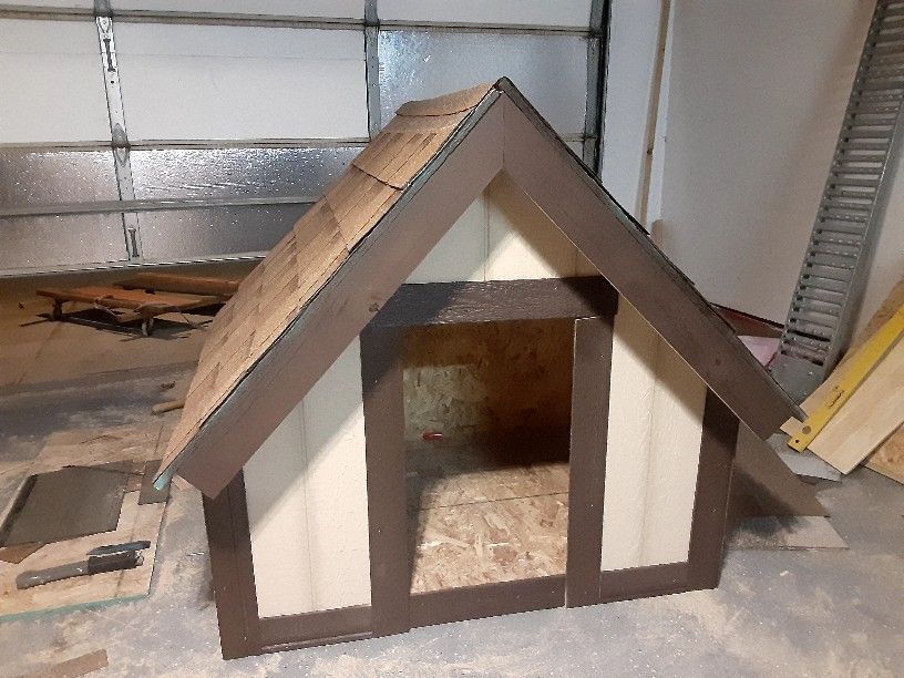 Brand New Large Dog House