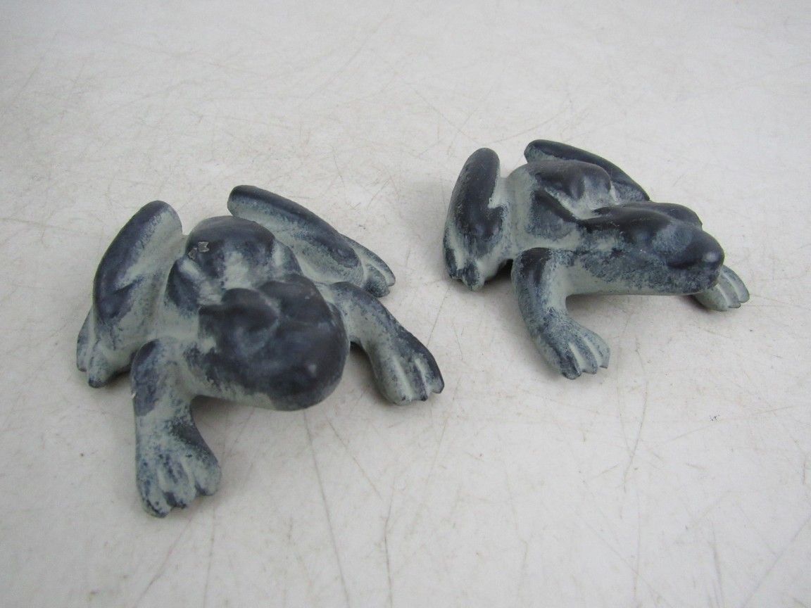 Frogs Pair Cast Iron Paperweights Vintage Virginia Metalcrafters 1987