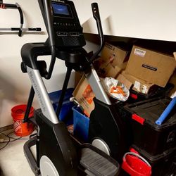 NordicTrack FS7i 38” Autostride touchscreen 
