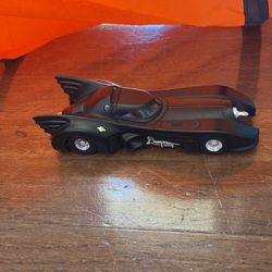 Hot Wheels Batman Returns Batmobile  Black 1:24 Scale