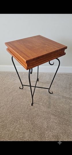 Rustic Wood & Black Iron Accent End Table / Plant Stand