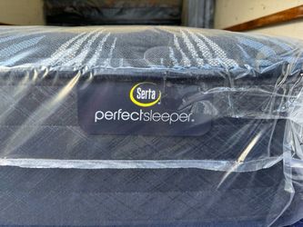 LIKE NEW - Serta perfectsleeper Queen Mattress - Delivery Available 