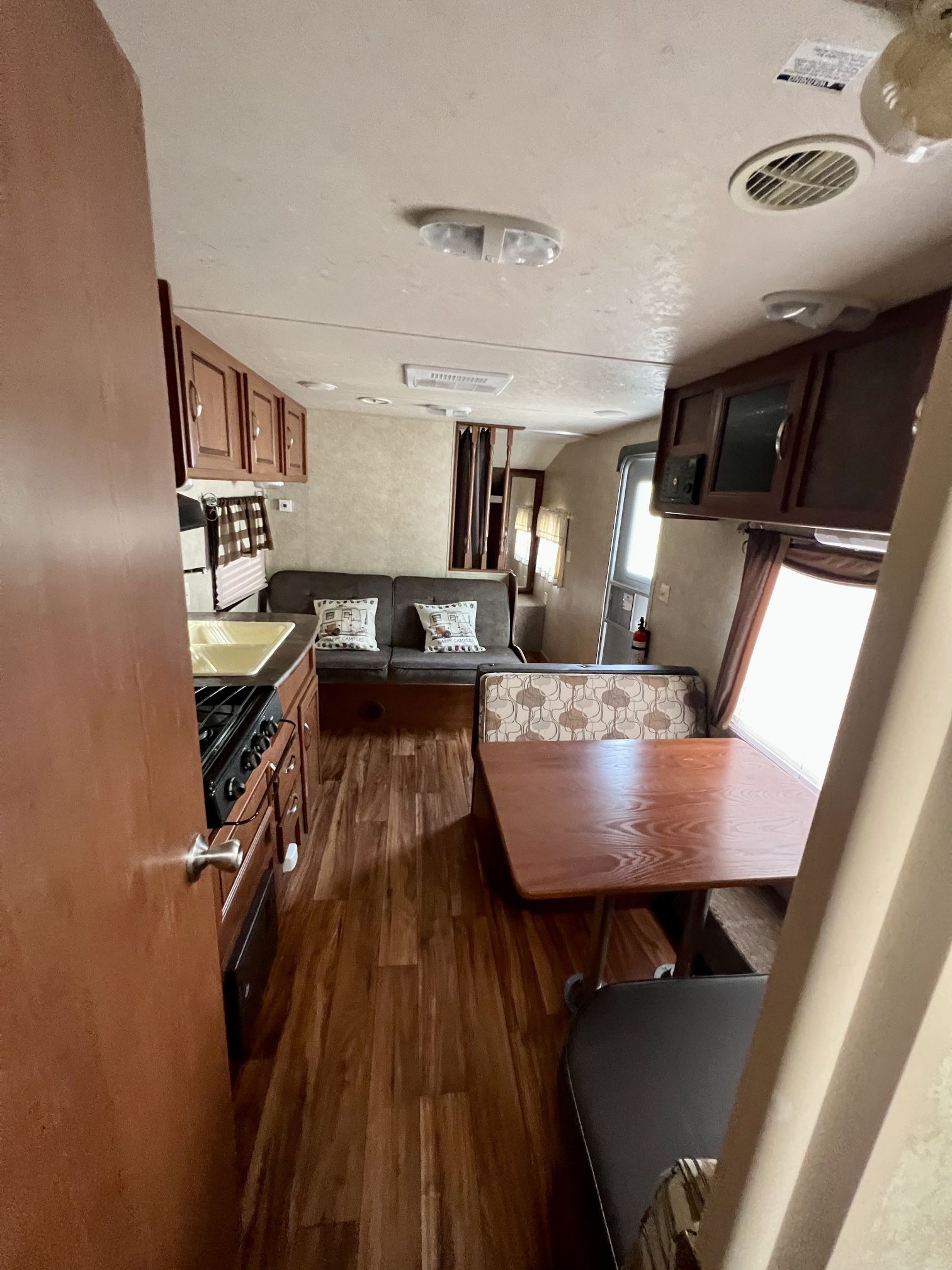 2014 Forest River RV Travel Trailer -Wildwood X-Lite 241QBXL -GREAT CONDITION.
