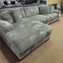 Lindyn Fog Sectional 